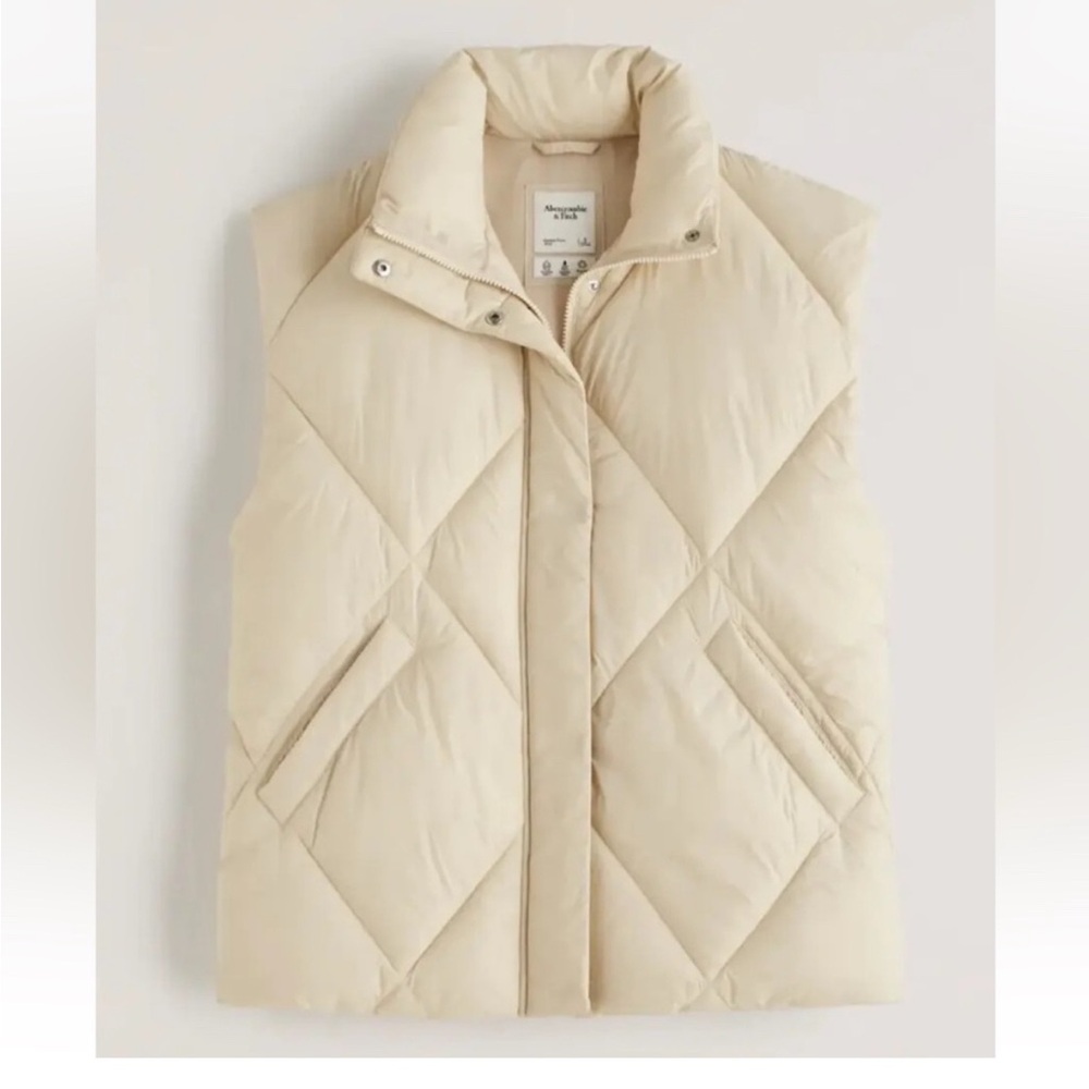 Abercrombie & Fitch Beige Oversized Puffer Vest 🤍✨ | NWT | Size Small